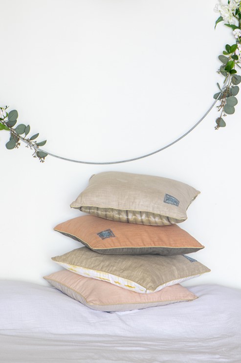 La broderie de Cilaos. La housse de coussin carrée