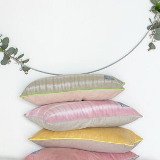 La broderie de Cilaos. La housse de coussin rectangulaire