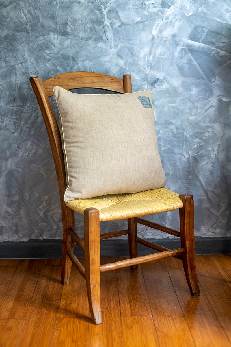 La broderie de Cilaos. La housse de coussin carrée – Image 2