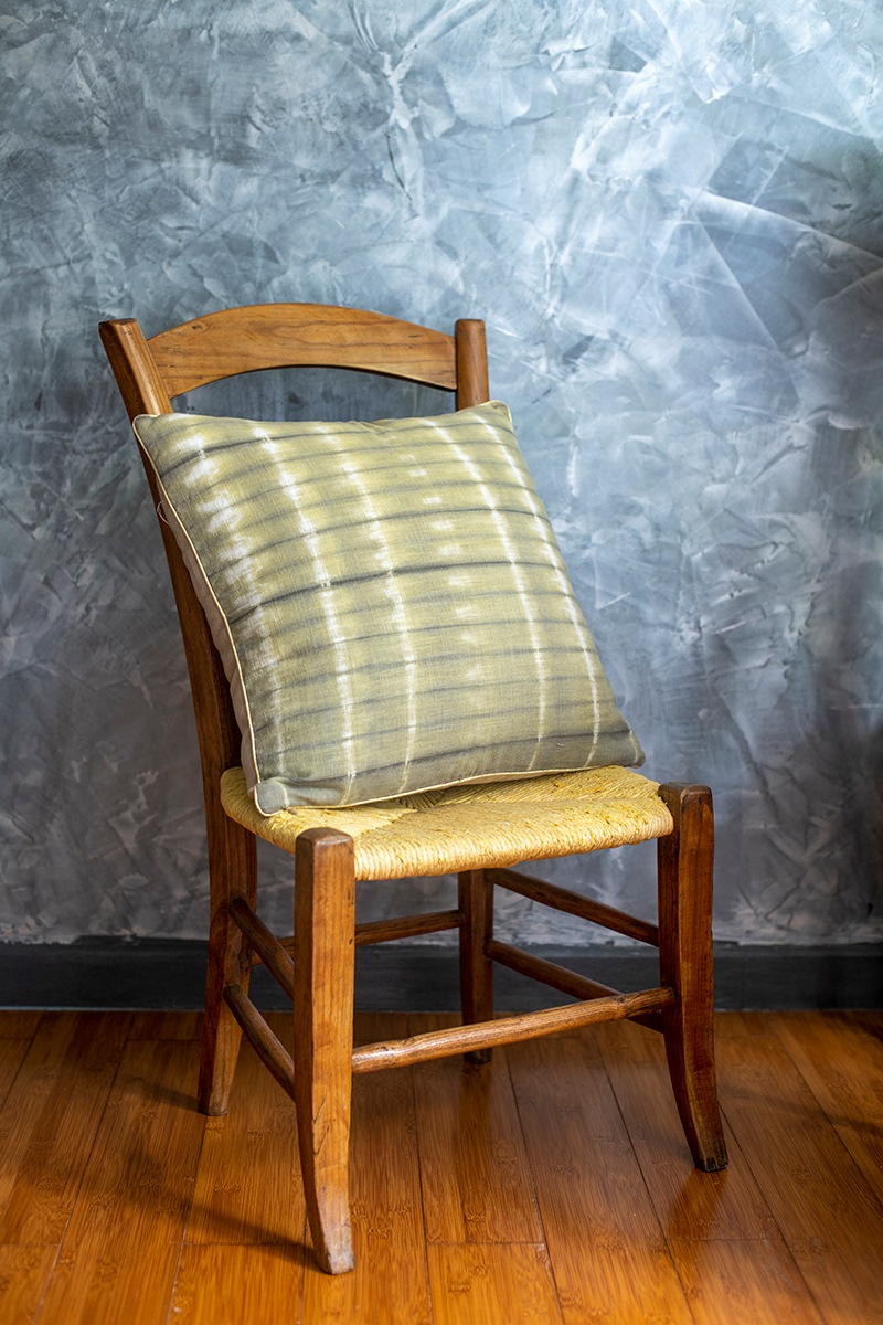 La broderie de Cilaos. La housse de coussin carrée – Image 3