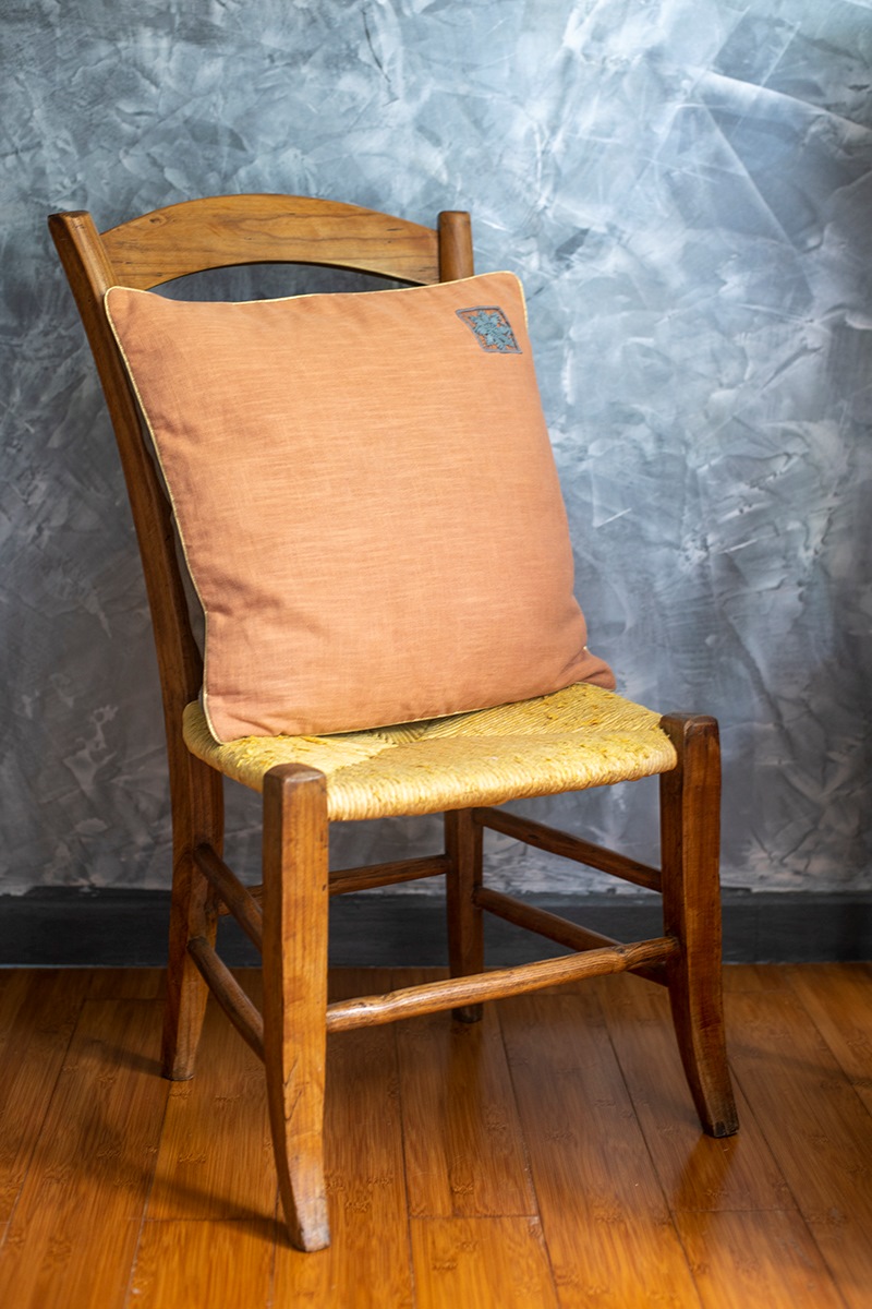 La broderie de Cilaos. La housse de coussin carrée – Image 4