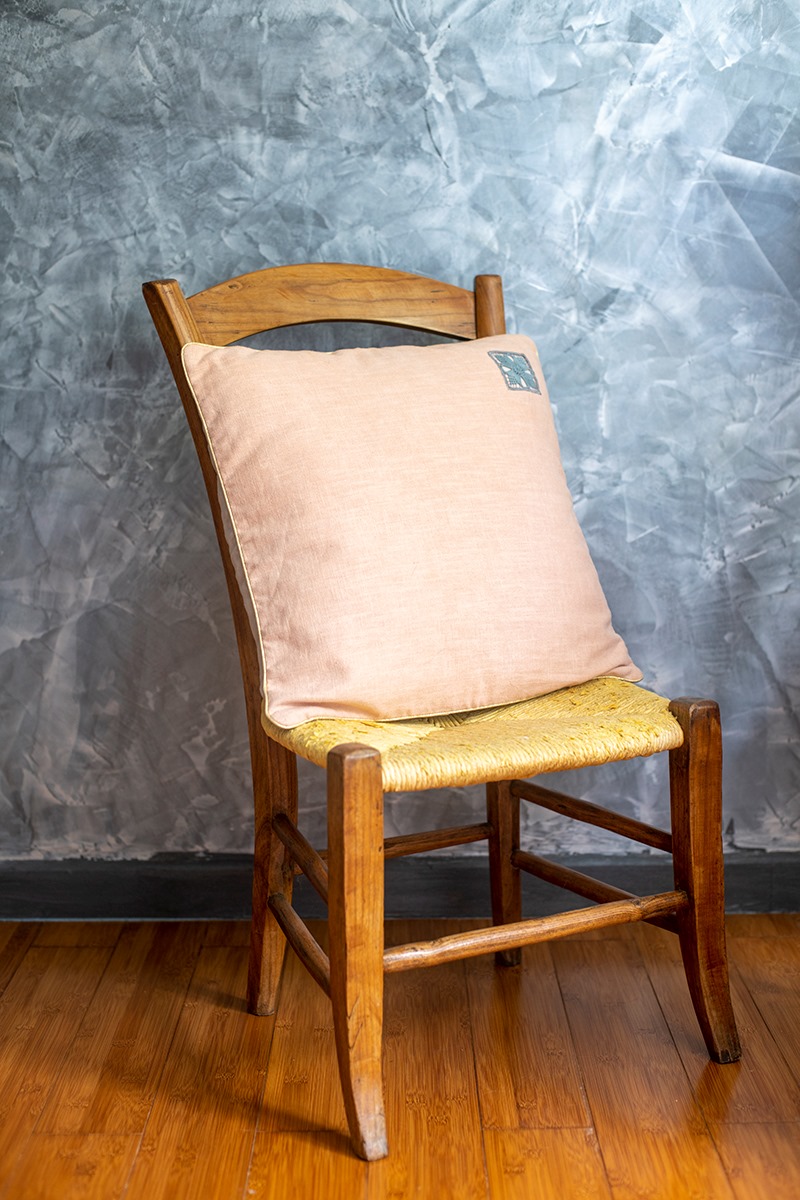 La broderie de Cilaos. La housse de coussin carrée – Image 6