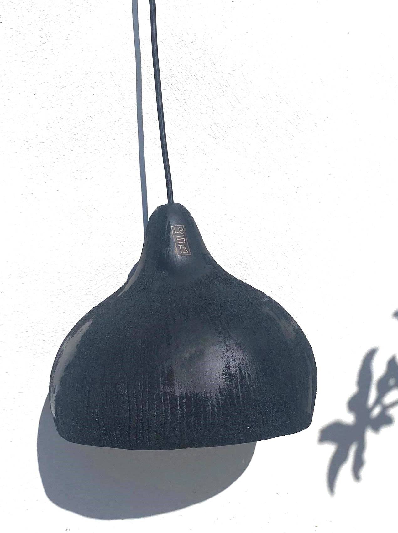 La calebasse. La suspension lumineuse noir sablé