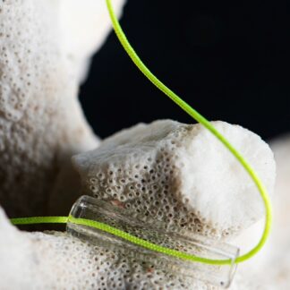 Le collier. Tube verre fluo